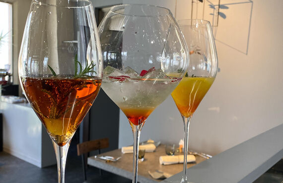 自家栽培のエディブルフラワーやハーブを使ったノンアルコールカクテル...